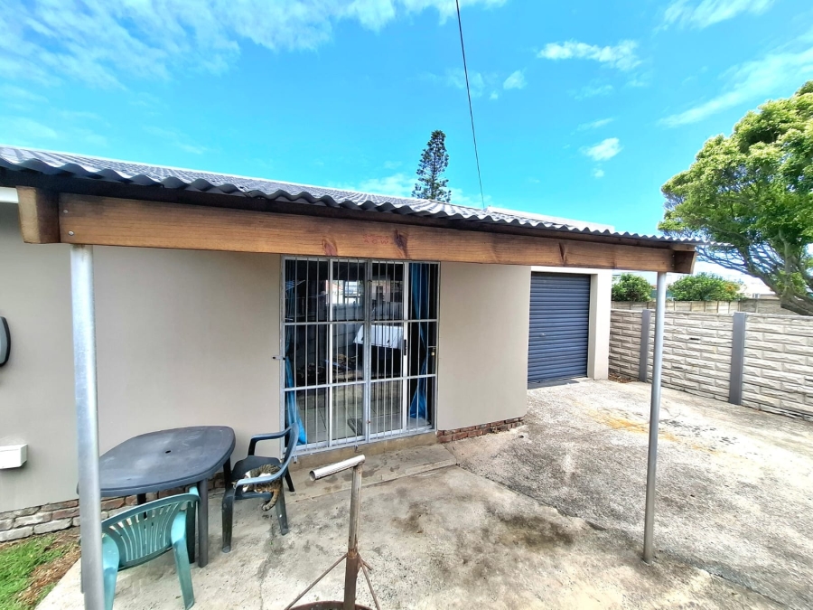 6 Bedroom Property for Sale in Gonubie Eastern Cape